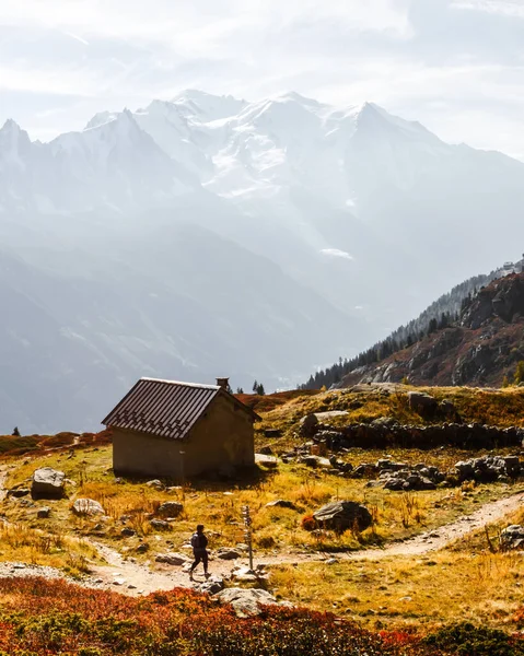 Increíble vista de las montañas de Monte Bianco con Monblan en el fondo — Foto de Stock