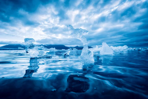 Jéghegyek Jokulsarlon gleccserlagúnában Izlandon — Stock Fotó