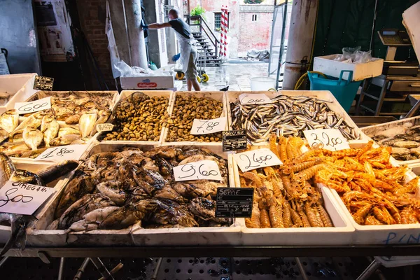 Čerstvé mořské plody na benátském trhu — Stock fotografie