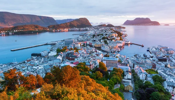 Colorful sunset in Alesund port town — Stock Photo, Image