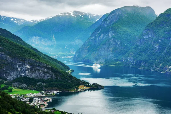 Vue imprenable sur le fjord Sunnylvsfjorden — Photo