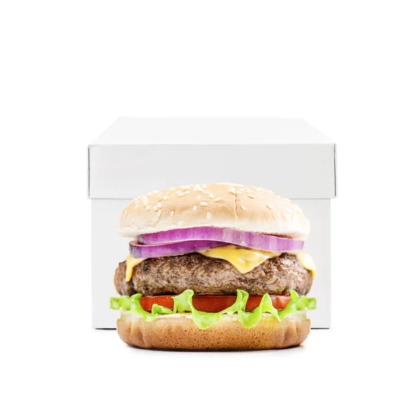Hambúrguer cheeseburger hambúrguer e caixa branca isolado — Fotografia de Stock
