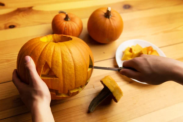 Halloween carving concept — Stockfoto