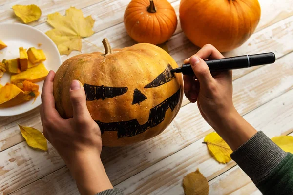 Halloween carving concept — Stockfoto