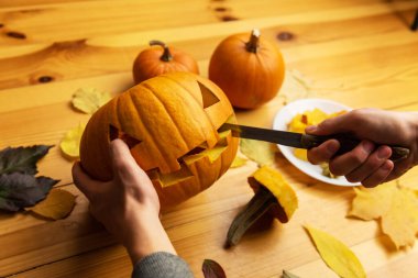 Cadılar Bayramı oyma kavramı