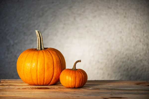 Two pumpkins on wooden table — Stock Photo, Image