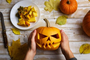 Cadılar Bayramı oyma kavramı