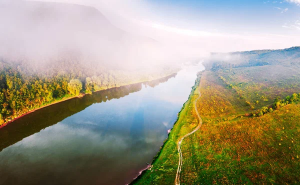 Flygfoto drönare genom majestätiska floden Dnister — Stockfoto
