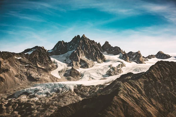 Ongelooflijk uitzicht op de bergtop in de Franse Alpen — Stockfoto