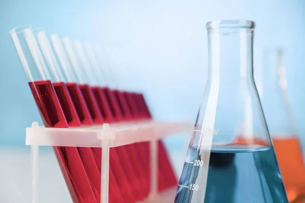 Abstract Design Chemistry Research Glassware Lab Table — Stock Photo, Image