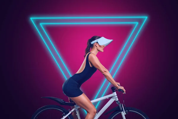 Jovem Mulher Andando Bicicleta Frente Moderno Neon Brilhante Fundo Design — Fotografia de Stock