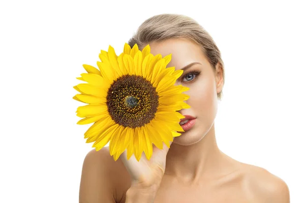 Mooie Jonge Vrouw Met Zonnebloem Haar Handen Geïsoleerd Witte Achtergrond — Stockfoto