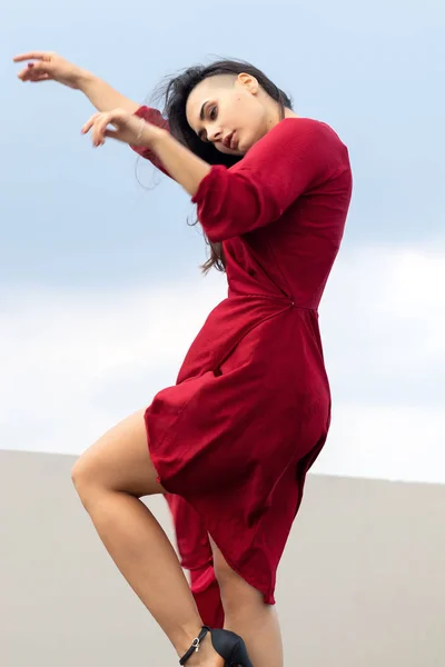 Outdoor Portrait Young Beautiful Woman Dancing Rooftop City View Rainy — Stock Photo, Image