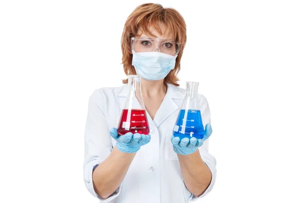 Doctor or student compare two liquids in lab glassware — Stock Photo, Image
