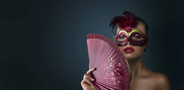 Woman wearing venetian masquerade carnival mask — Stock Photo, Image