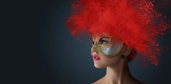Жінка з вибуховою порошковою зачіскою — стокове фото
