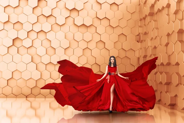 Belle Jeune Femme Posant Longue Robe Rouge Flottante Intérieur Abstrait — Photo