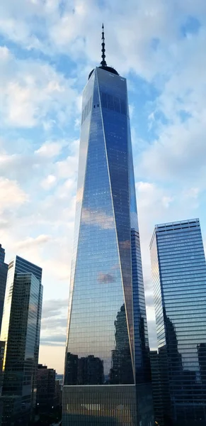 Ett Foto World Trade Center Freedom Tower Sunrise Reflektion — Stockfoto