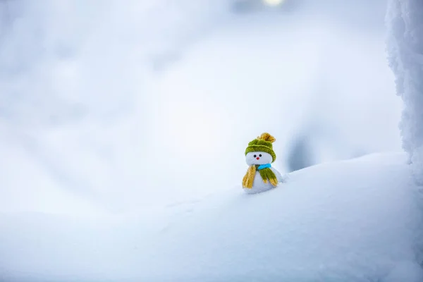 Nice Dreaming Snowman Green Hat Standing Interesting Textured Snow Hill — Stock Photo, Image