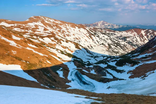 Die Landschaft Des Sees Frost Der Hohen Berge Und Schneebedeckten — Stockfoto