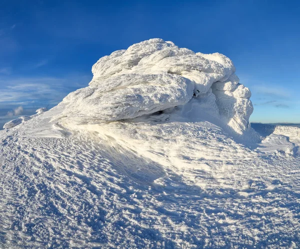 High Mountains Blue Sky Mysterious Fantastic Rocks Frozen Ice Snow — Stock Photo, Image