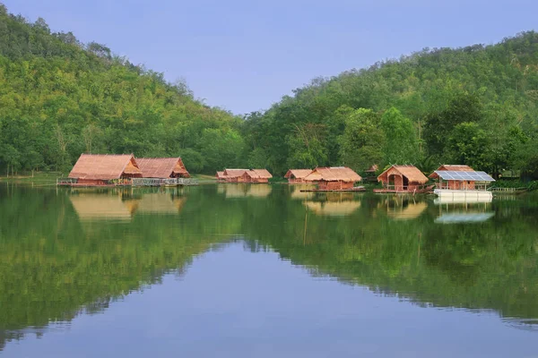 Cabana Cais Flutuando Lagoa Água Doce — Fotografia de Stock