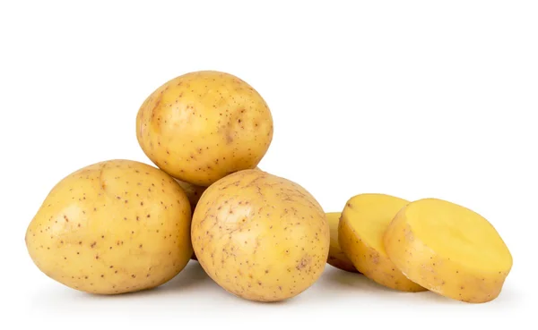 Högen av potatis och skär i bitar närbild på en vit. Isolerade. — Stockfoto