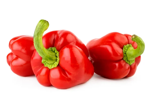 Drie rode paprika close-up op een witte. Geïsoleerd. — Stockfoto