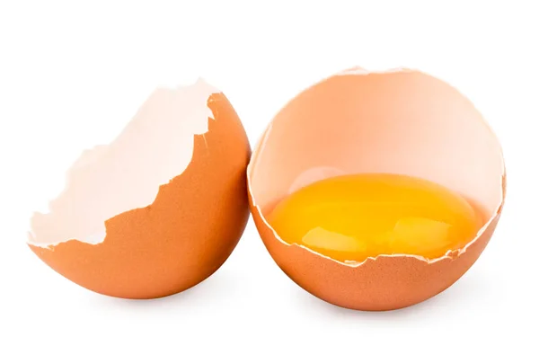 Duas metades de ovo de galinha fecham em cima de um branco. Isolados . — Fotografia de Stock