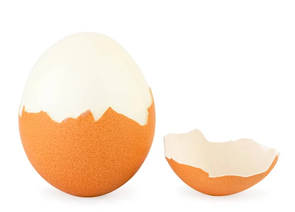 ゆで鶏の卵は半分に白の起毛。分離されました。. — ストック写真