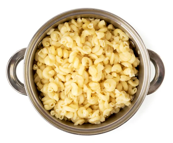 Haşlanmış makarna beyaz bir metal bir tava içinde. Üst formu.