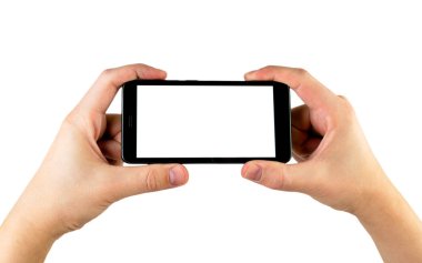 Cep telefonu ile iki beyaz perde beyaz eller. İzole.