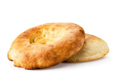 Taze Özbek düz pasta yakın çekim beyaz. Izole.