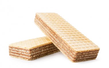 Beyaz arka planda iki waffle bisküvisi. Izole
