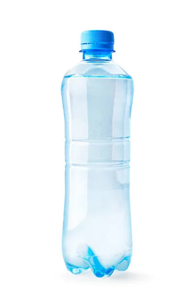 Botella de agua cerca sobre un fondo blanco. Aislado — Foto de Stock