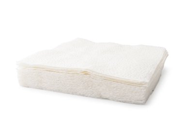 Beyaz bir arka planda peçetelerin yakın çekim yığını.