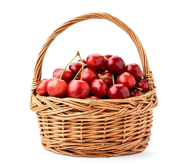 Cesta de cerejas maduras fechar em um fundo branco. Isolados . — Fotografia de Stock