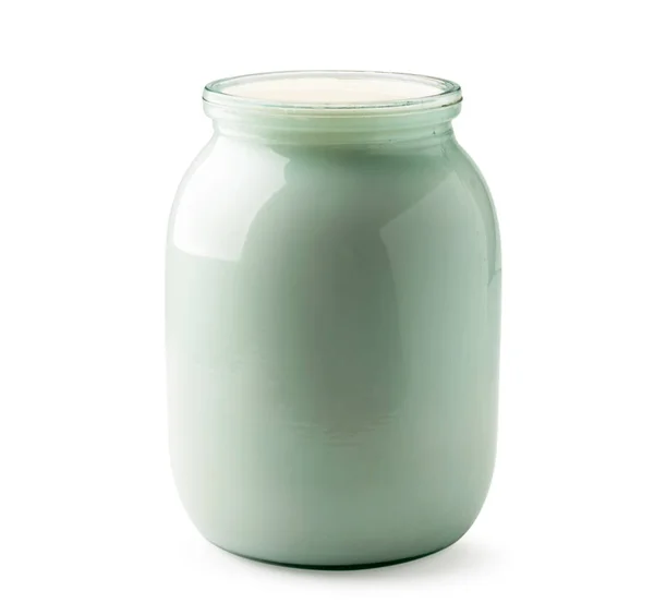Melk glazen pot close-up op een witte. Geïsoleerd — Stockfoto