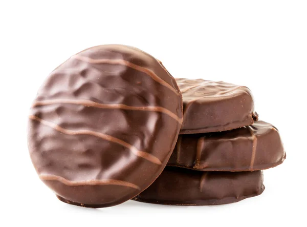 초콜릿에 초콜릿을 넣은 둥근 쿠키는 흰색으로 봉해 집니다. 고립됨 — 스톡 사진