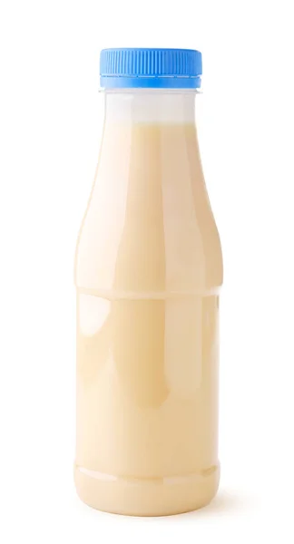 Gecondenseerde Melk Een Plastic Fles Close Een Witte Achtergrond Geïsoleerd — Stockfoto
