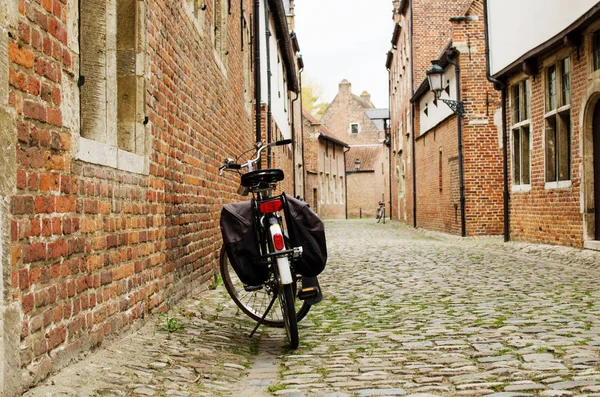 stock image Bicycle leaning against the wall in old street of Begijnhof Leuven, Belgium