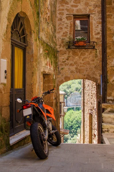 Мотоцикл Старі Вулиці Пітільяно Італія — стокове фото