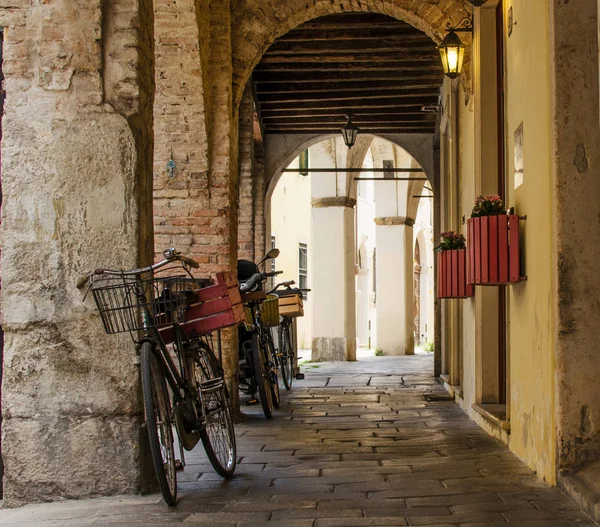 Bicicletas Bajo Las Arcadas Padua Véneto Italia — Foto de Stock