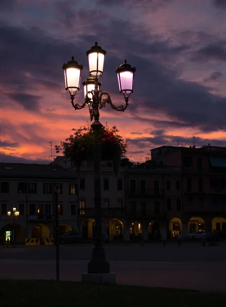 Lampadaire Avec Beau Lever Soleil Vient Backgraund Sur Place Prato — Photo