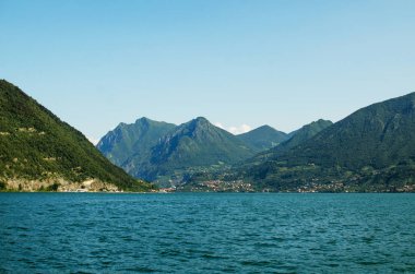 Montains ile Iseo gölü panoramik görünümü nasıl arka plan
