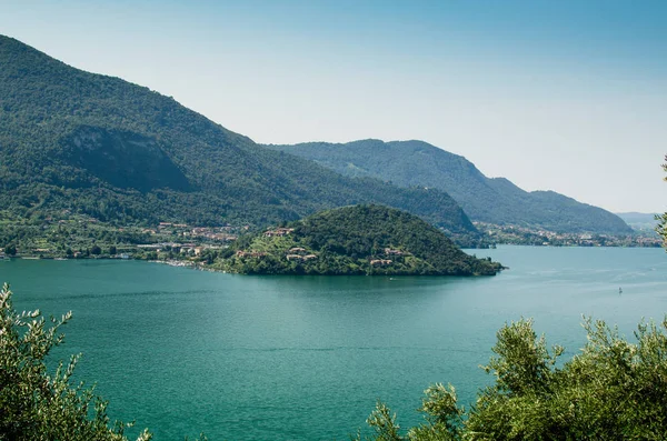 イセオ湖と丘、ロンバルディア、イタリア — ストック写真