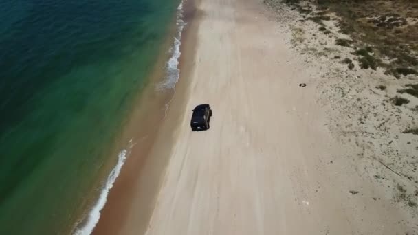 Luftaufnahme Von Geländefahrzeugen Auf Dem Wasser Outdoor Auto Aus Drohnensicht — Stockvideo