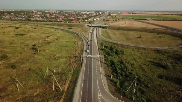 Летние Съемки Беспилотника Транспортного Узла Вид Перекрестный Переход Дороги Сверху — стоковое видео