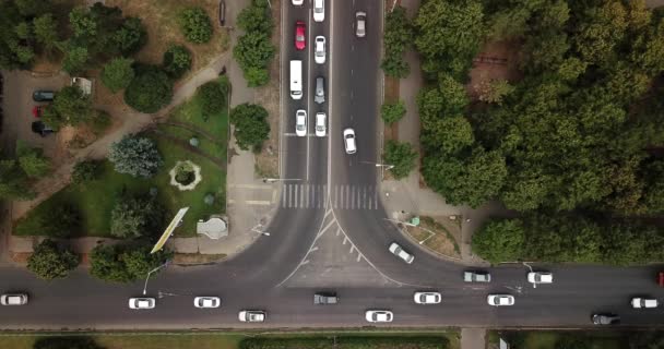 高速道路市内交通渋滞の空中ドローン フライト ビュー映像 トップダウン ビュー ドローンから — ストック動画