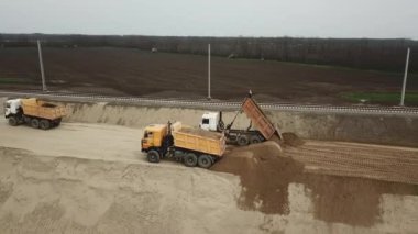 4 k hava uçak görüntülerini yol yapımı. Yukarıdan aşağıya görünümü.